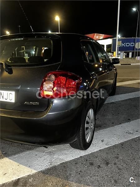 Usado Toyota Auris 97 CV (71 kW) 2009 Gris / plata Berlina