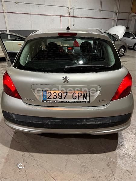 Usado Peugeot 207 70 CV (51 kW) 2009 Gris / plata Berlina
