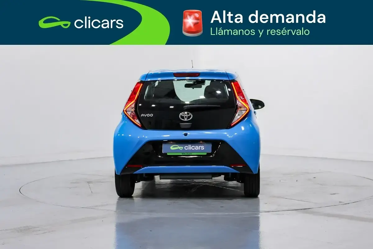 Usado Toyota Aygo X-play 72 CV (52 kW) 2019 Azul Utilitario