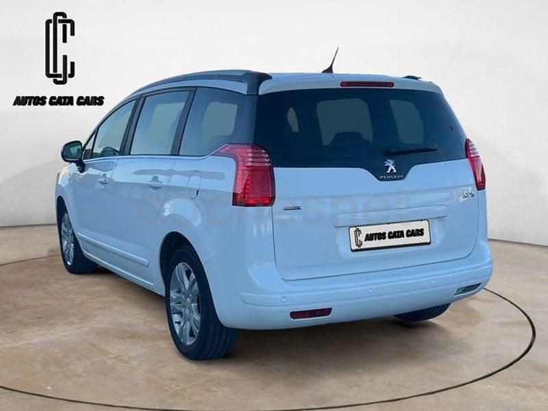 Usado Peugeot 5008 Style 120 CV (88 kW) 2015 Blanco Monovolumen