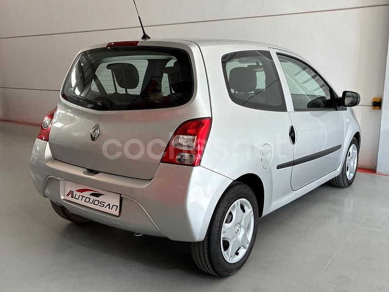 Usado Renault Twingo Authentique 75 CV (55 kW) 2011 Gris / plata Utilitario