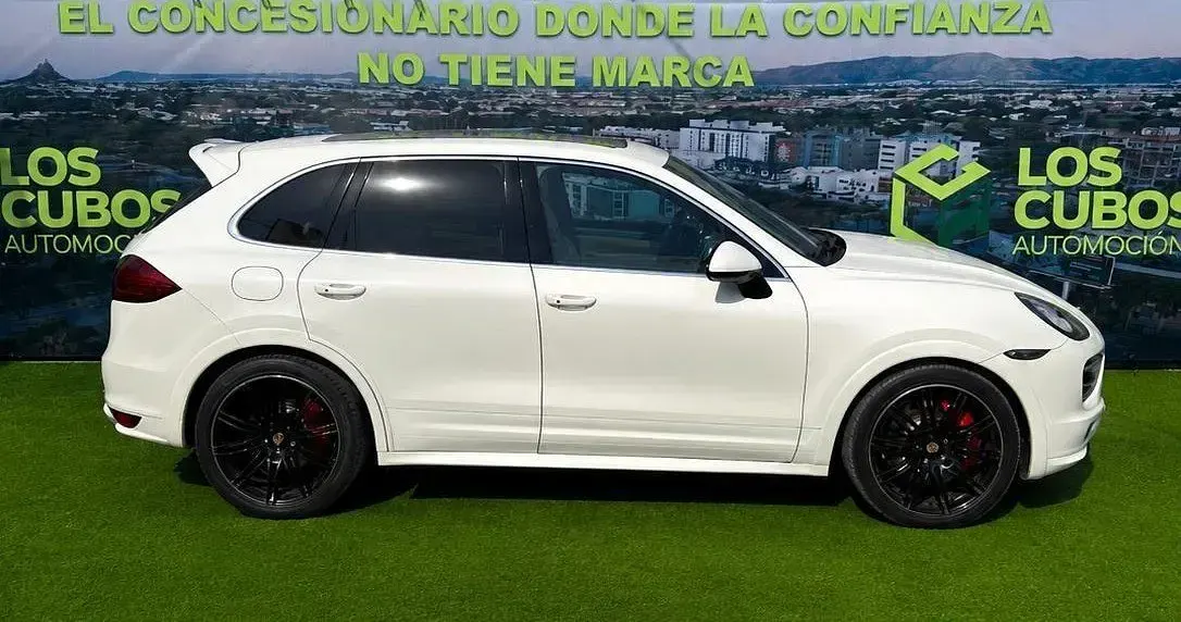 Usado Porsche Cayenne Turbo 500 CV (367 kW) 2011 Blanco SUV