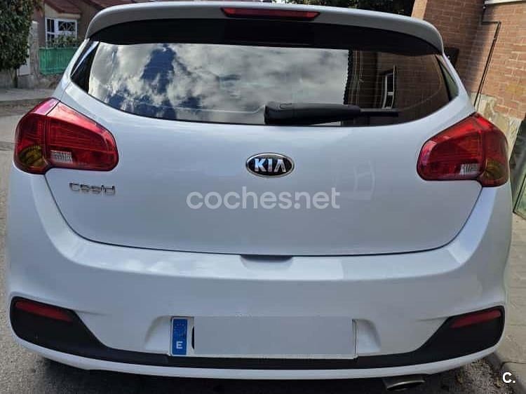 Usado Kia Ceed 100 CV (73 kW) 2013 Blanco Utilitario