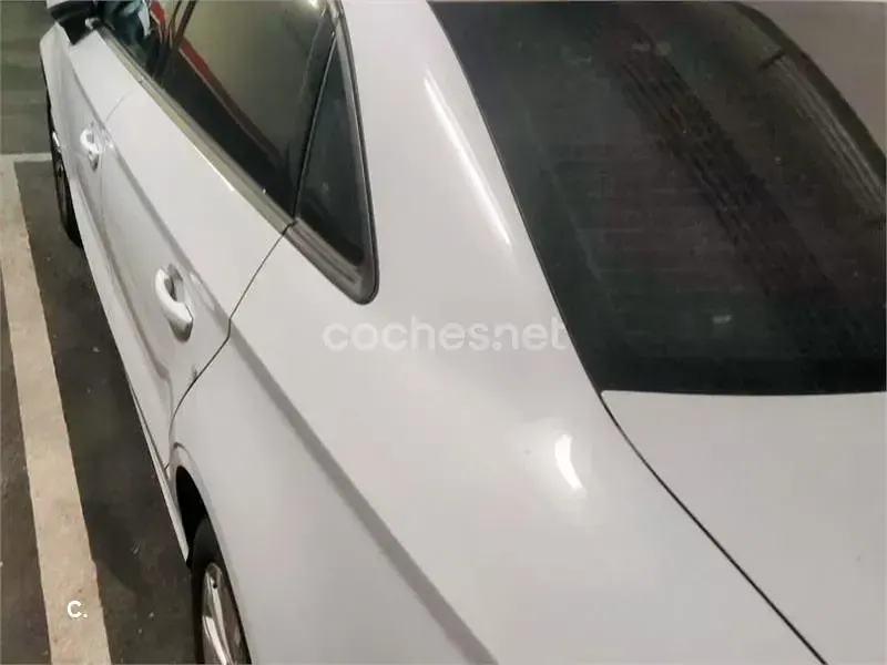 Usado Audi A3 Attraction 110 CV (80 kW) 2015 Blanco Berlina