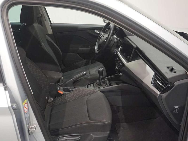 Usado Skoda Kamiq Ambition 110 CV (80 kW) 2022 Plateado SUV