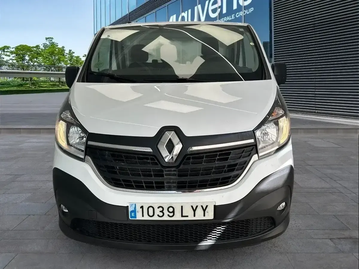 Usado Renault Trafic 120 CV (88 kW) 2022 Blanco Monovolumen
