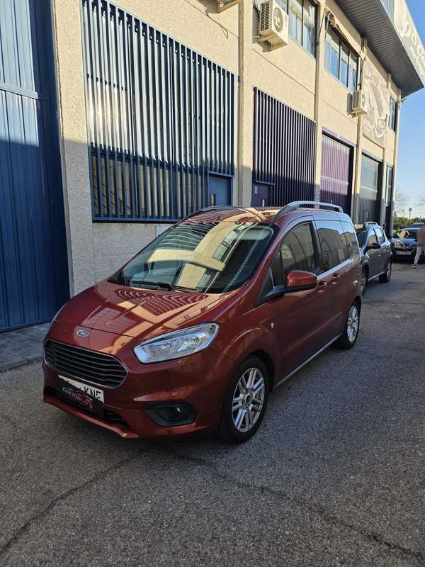 Naranja Usado 2018 Ford Tourneo Courier Ambiente Monovolumen | 14.600 € (Caro) - Imagen 1/4