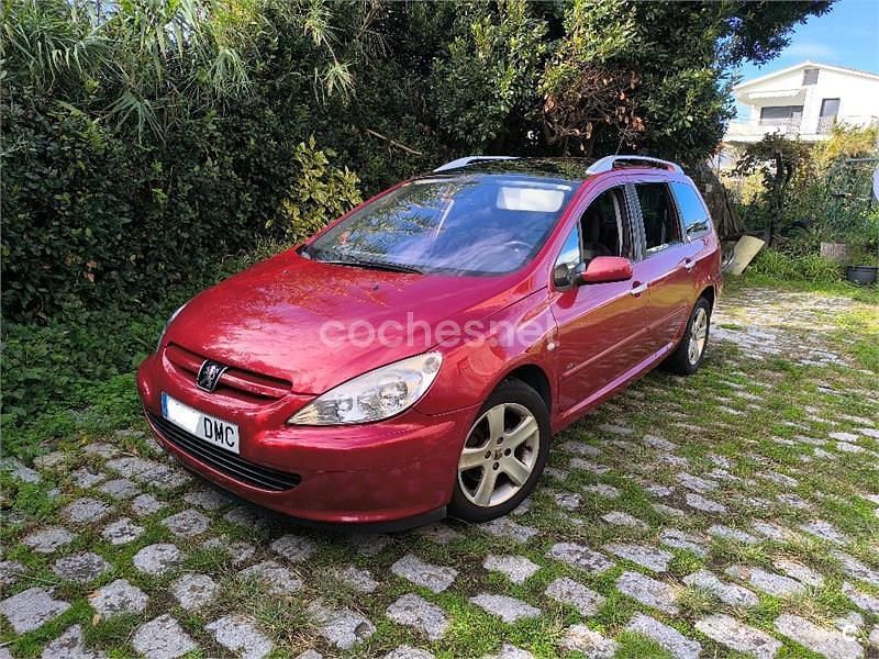 Usado Peugeot 307 110 CV (80 kW) 2005 Granate Familiar