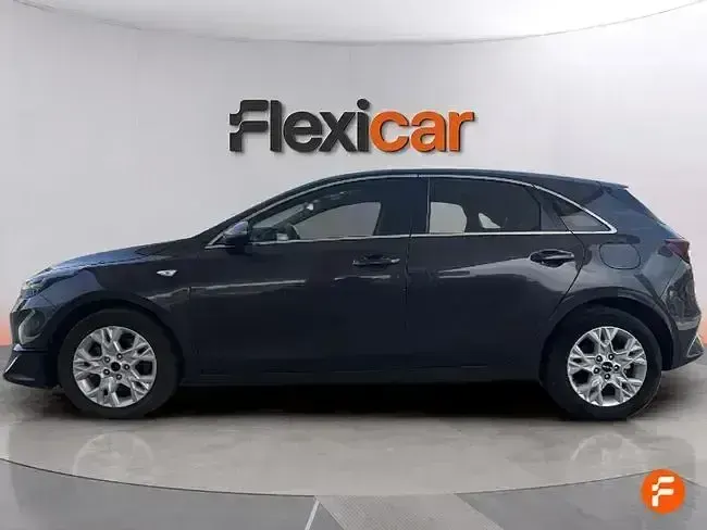 Usado Kia Ceed 136 CV (100 kW) 2023 Gris Utilitario