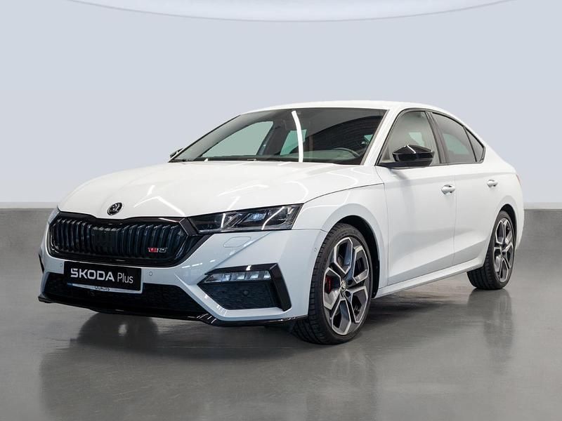 Blanco Usado 2024 Skoda Octavia RS Berlina | 33.900 € (Buen precio) - Imagen 1/4
