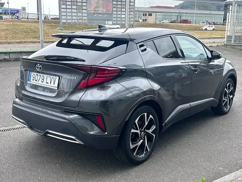 Usado Toyota C-HR Advance 184 CV (135 kW) 2022 Gris / plata SUV