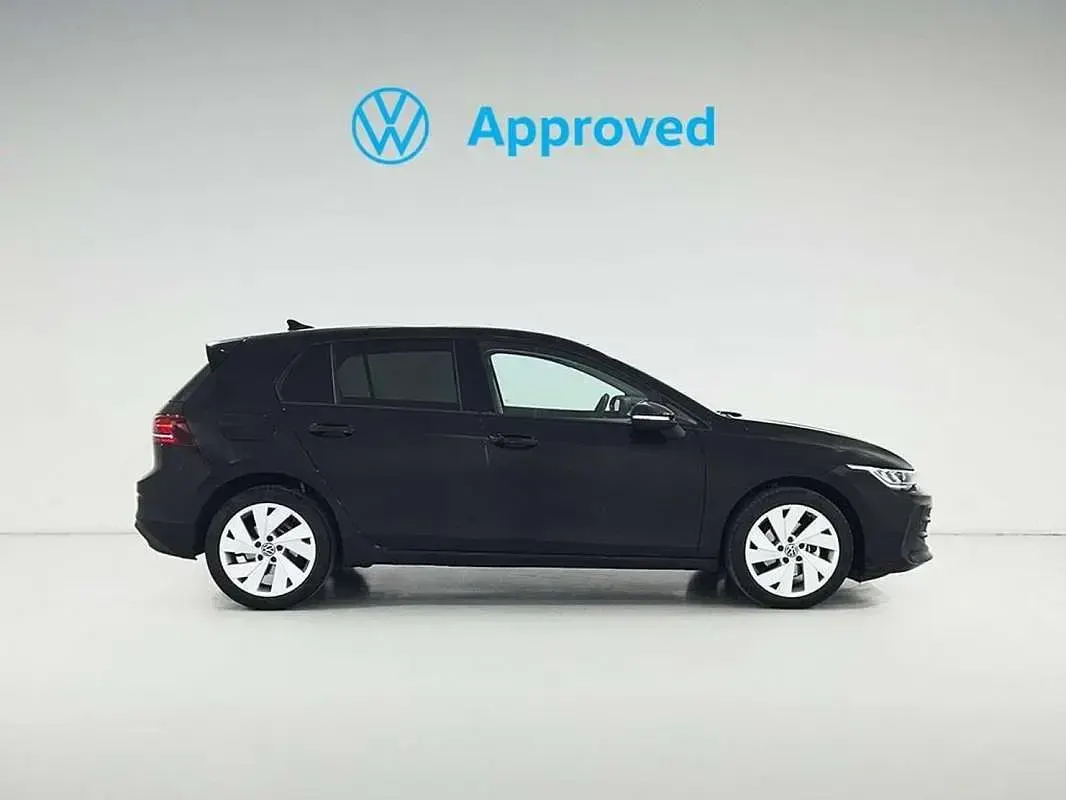 Usado VW Golf VIII Life 116 CV (85 kW) 2025 Rojo Utilitario