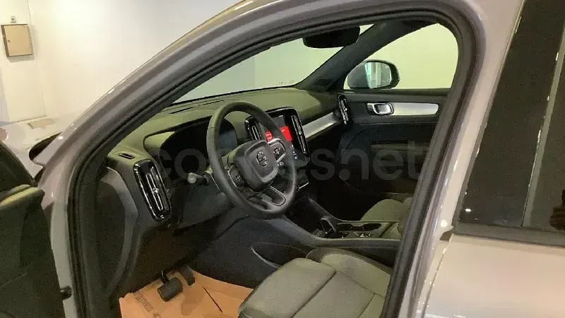 Nuevo Volvo XC40 Core 163 CV (119 kW) 2026 Gris / plata SUV