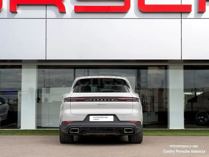 Usado Porsche Cayenne 470 CV (345 kW) 2024 Gris / plata SUV