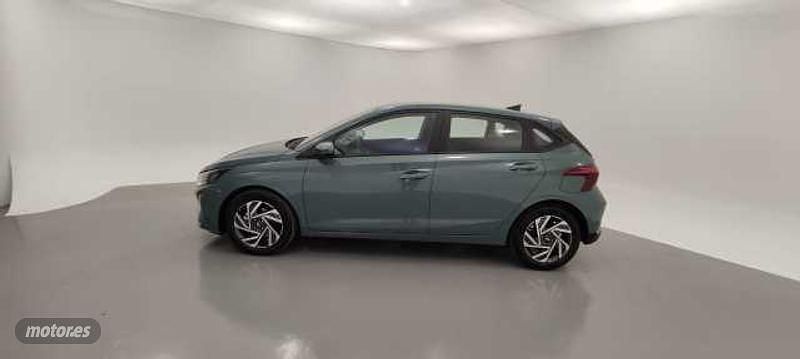 Usado Hyundai i20 84 CV (61 kW) 2024 Verde Berlina