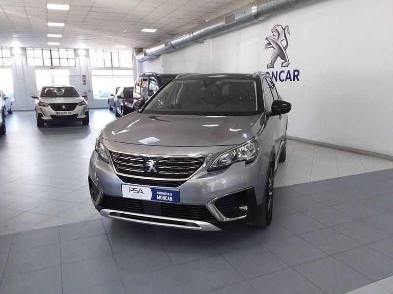 Usado Peugeot 5008 Allure 130 CV (95 kW) 2020 Gris / plata SUV