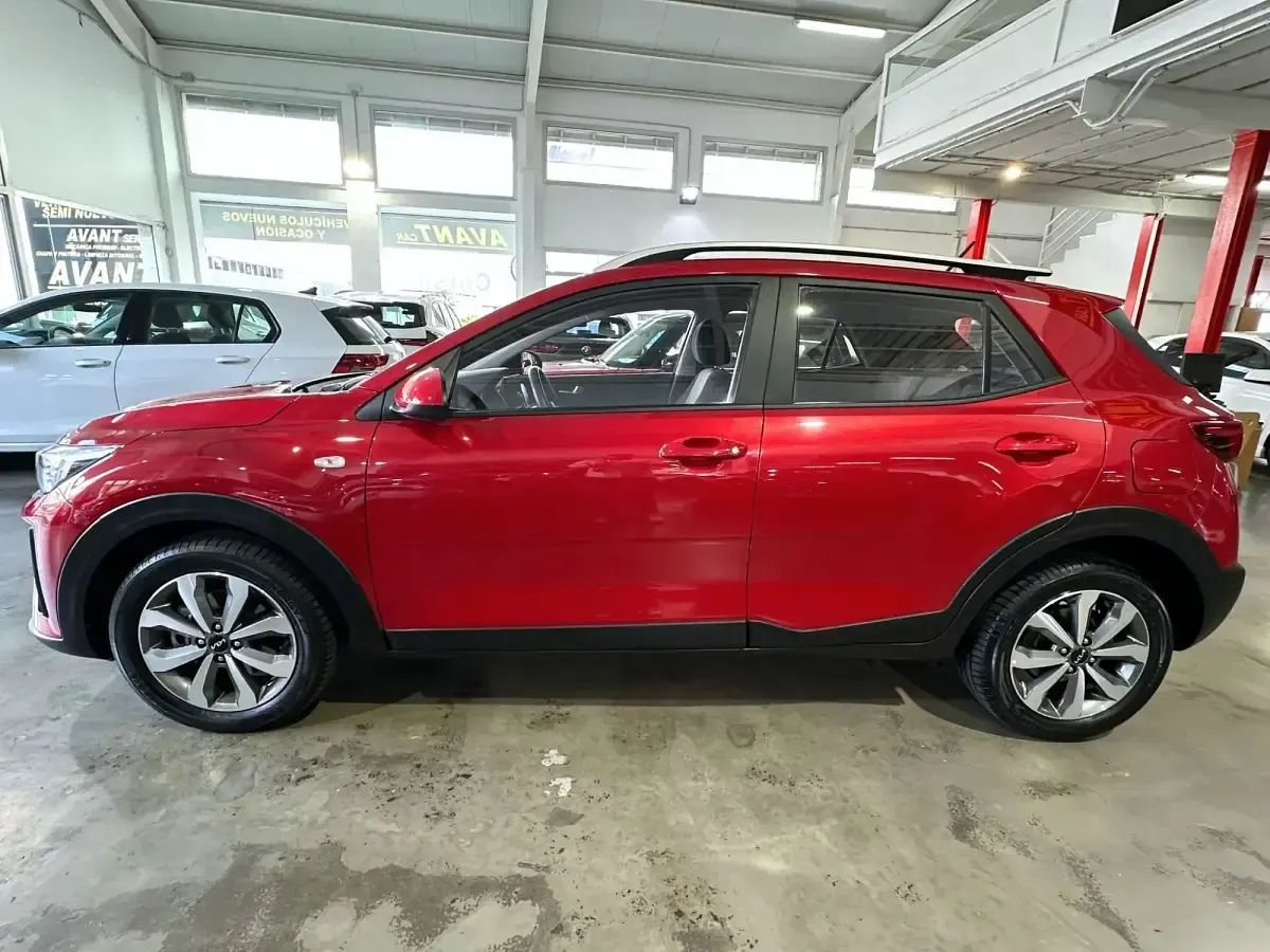 Usado Kia Stonic 100 CV (73 kW) 2020 Rojo SUV