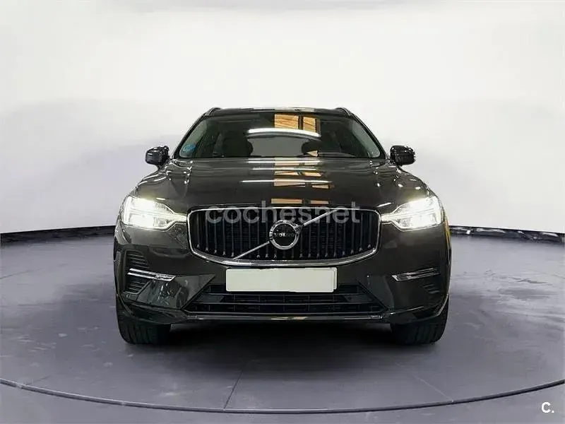 Usado Volvo XC60 Momentum 197 CV (144 kW) 2022 Gris / plata SUV