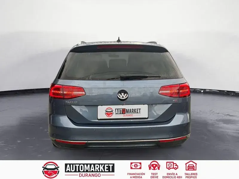 Usado VW Passat Advance 150 CV (110 kW) 2018 Azul Familiar