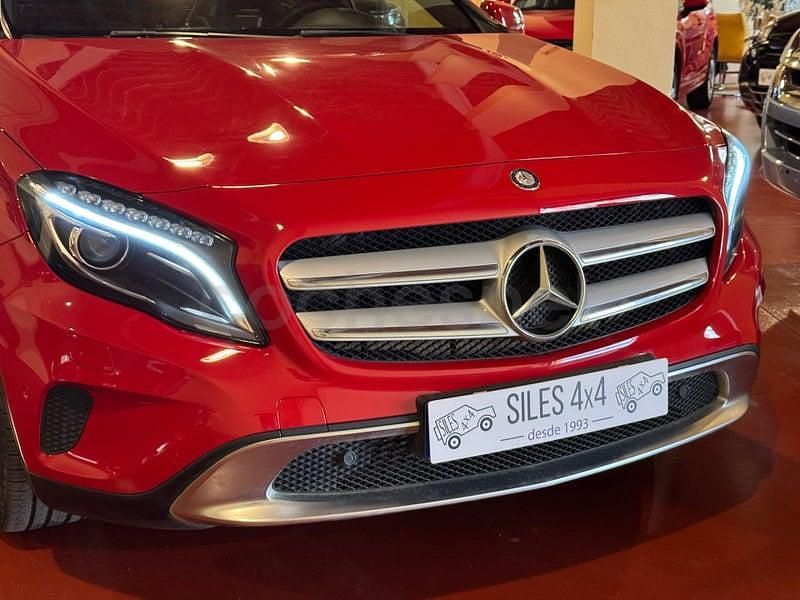 Usado Mercedes GLA200 Style 136 CV (100 kW) 2015 Rojo SUV