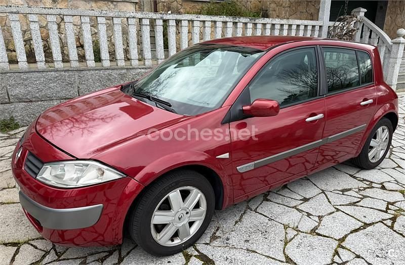Usado Renault Mégane II Dynamique 130 CV (95 kW) 2005 Rojo Berlina