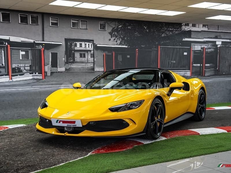Usado Ferrari 296 830 CV (610 kW) 2024 Amarillo Coupe
