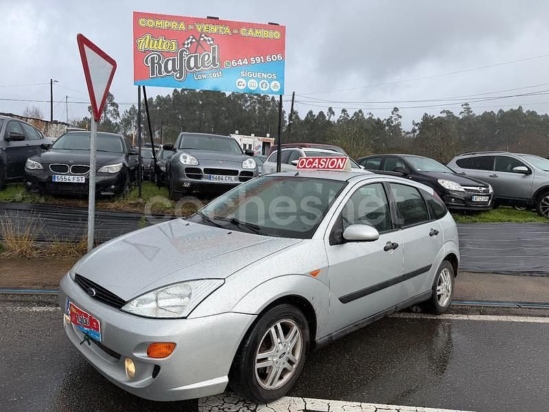 Gris / plata Usado 2001 Ford Focus Ambiente Berlina | 2200 € - Imagen 1/4