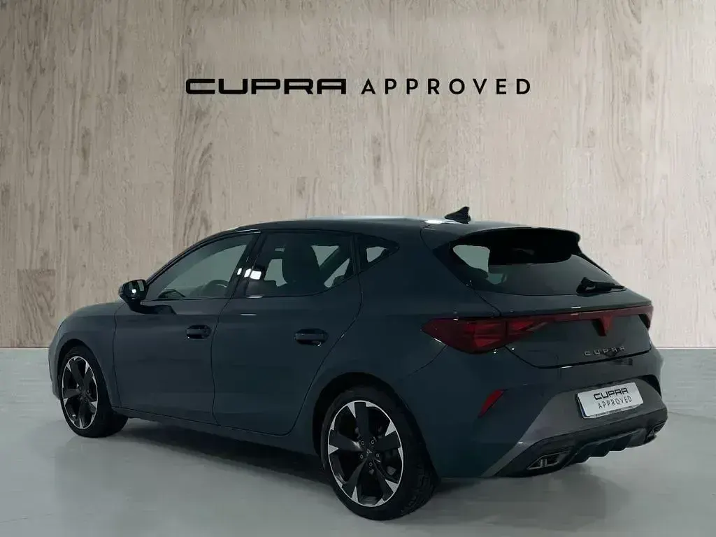 Używany Cupra Leon 150 KM (110 kW) 2025 Niebieski Sedan/Limuzyna