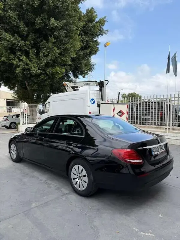 Käytetty Mercedes E200 160 HP (117 kW) 2019 Musta Sedan