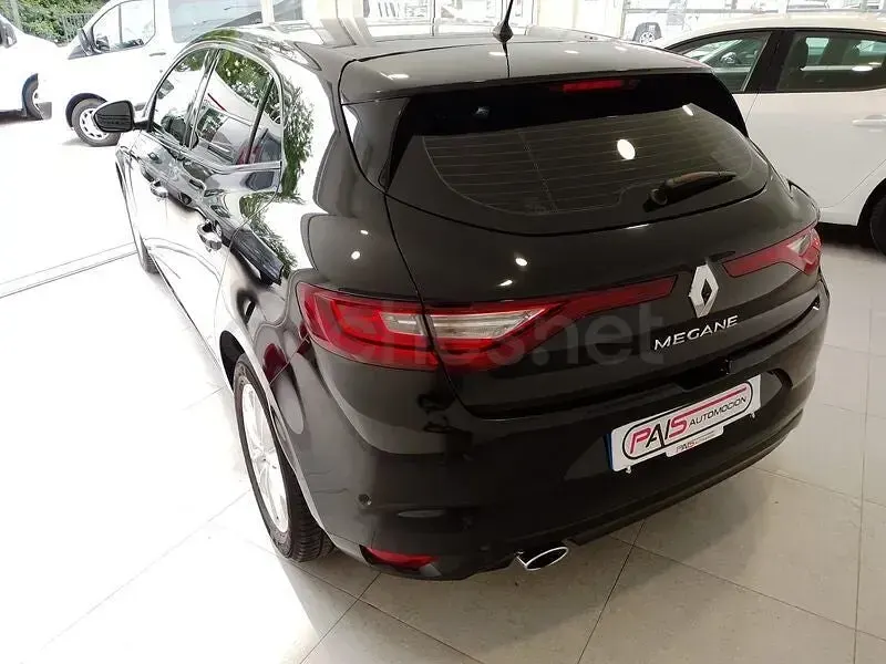 Usado Renault Mégane Zen 110 CV (80 kW) 2016 Negro Berlina