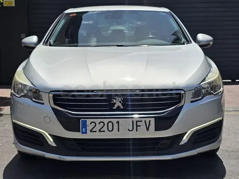 Usado Peugeot 508 Allure 115 CV (84 kW) 2015 Gris / plata Berlina
