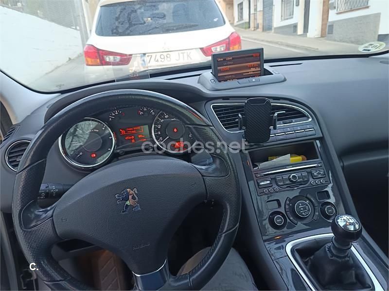 Usado Peugeot 5008 Sport 112 CV (82 kW) 2011 Gris / plata Monovolumen