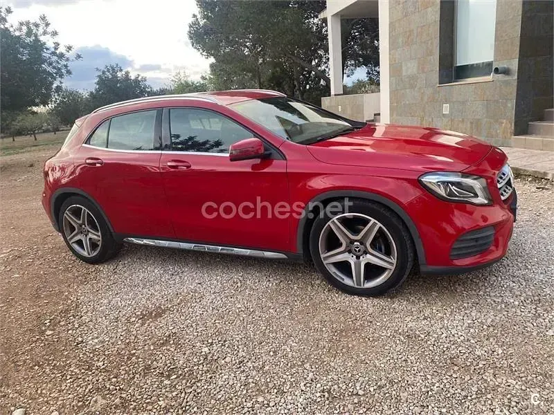 Usado Mercedes GLA200 136 CV (100 kW) 2018 Rojo SUV