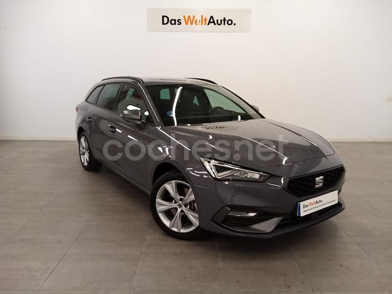 Gris / plata Usado 2024 Seat Leon FR Familiar | 27.450 € (Caro) - Imagen 1/4