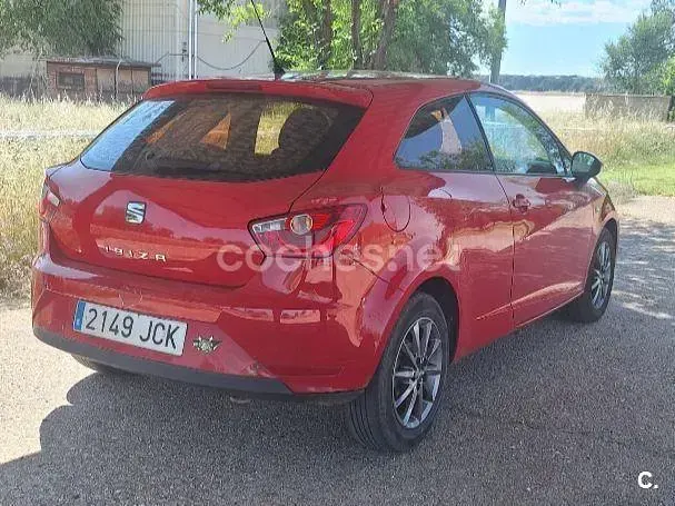 Usado Seat Ibiza SC Reference 70 CV (51 kW) 2015 Rojo Utilitario