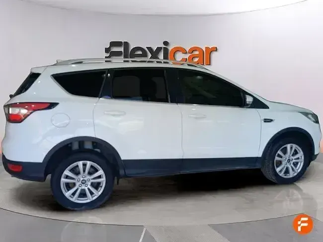 Usado Ford Kuga Trend 120 CV (88 kW) 2018 Blanco SUV