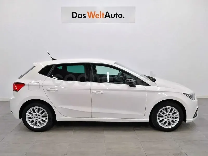 Usado Seat Ibiza FR 115 CV (84 kW) 2025 Blanco Utilitario