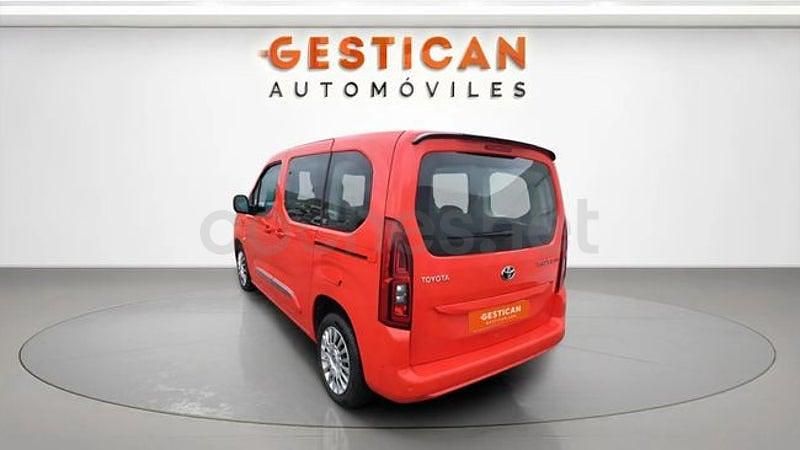 Usado Toyota Proace Verso Active 131 CV (96 kW) 2024 Rojo Familiar