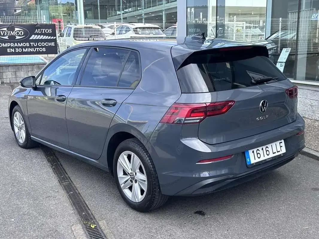 Usado VW Golf VIII Life 110 CV (80 kW) 2020 Gris Utilitario
