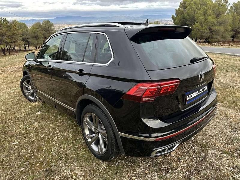 Usado VW Tiguan R-line 245 CV (180 kW) 2021 Negro SUV