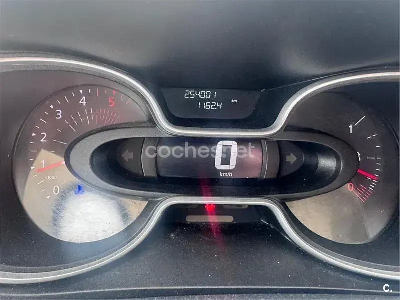 Usado Renault Trafic LIMITED 120 CV (88 kW) 2019 Blanco Monovolumen