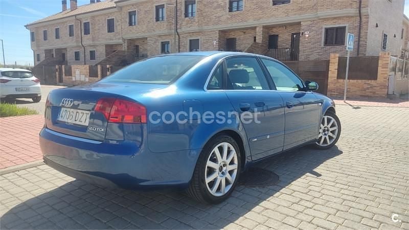 Usado Audi A4 S-Line 140 CV (102 kW) 2006 Azul Berlina
