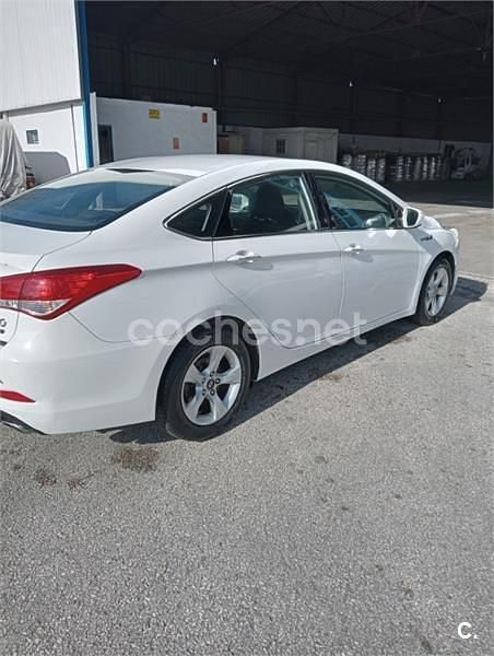 Usado Hyundai i40 115 CV (84 kW) 2014 Blanco Berlina