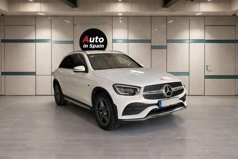Usado Mercedes GLC300e 320 CV (235 kW) 2021 Blanco Coupe