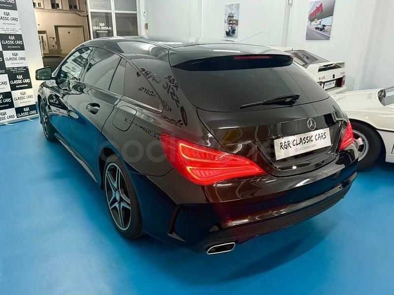 Usado Mercedes CLA220 Shooting Brake AMG line 177 CV (130 kW) 2015 Negro Familiar