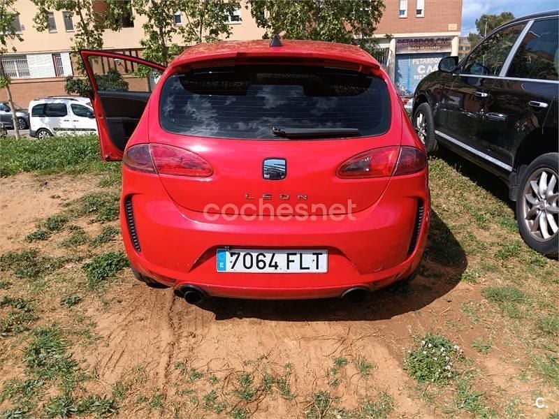 Usado Seat Leon Sport 140 CV (102 kW) 2007 Rojo Utilitario