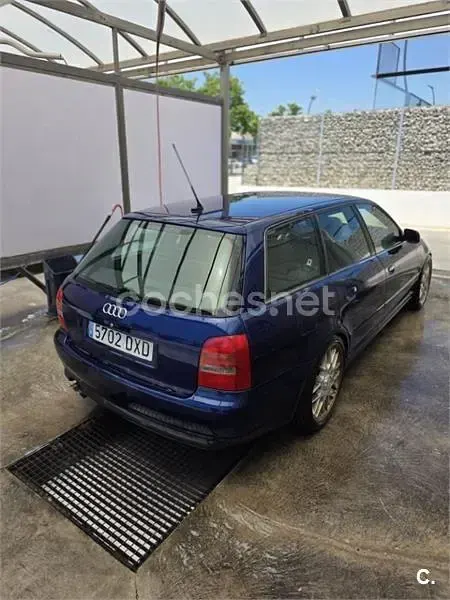 Usado Audi S4 Sport 265 CV (194 kW) 1999 Azul Familiar