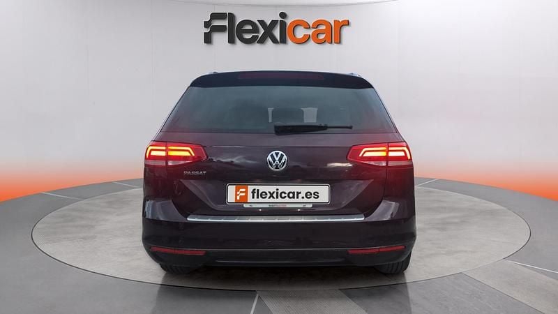 Usado VW Passat Advance 120 CV (88 kW) 2018 Verde Familiar