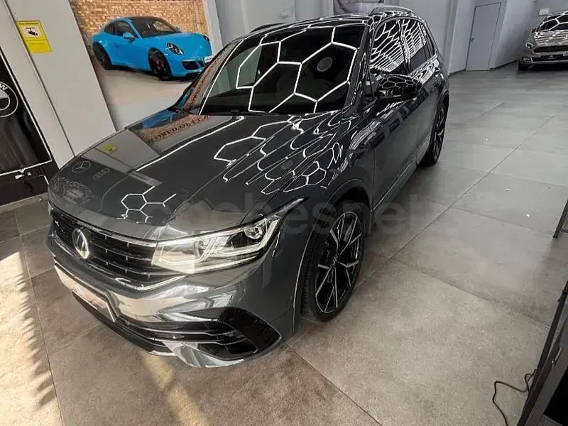 Używany VW Tiguan R 320 KM (235 kW) 2021 Szary SUV