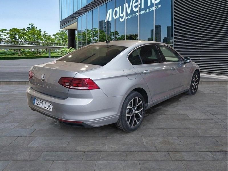 Usado VW Passat Executive 150 CV (110 kW) 2020 Gris plata Berlina